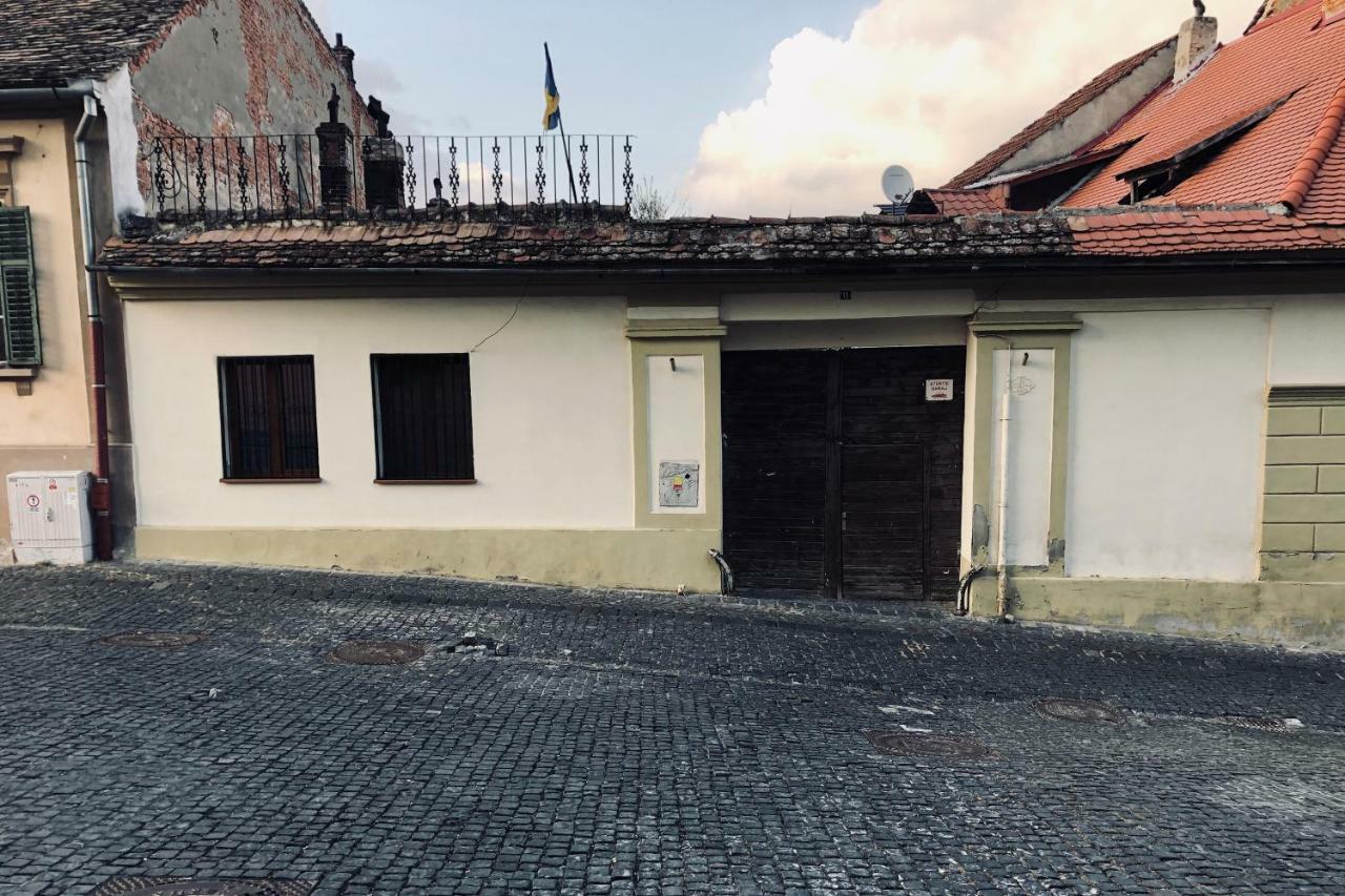 Old Town Studio Apartment Sibiu Luaran gambar